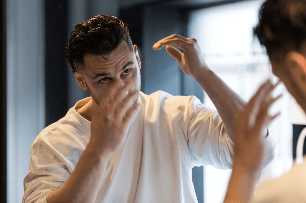 applying hair products for men. men's hairstyling tips