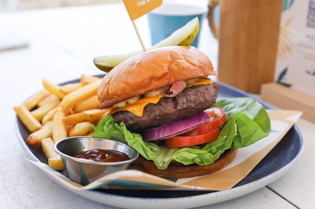 [REVIEW] Tanjong Beach Club – Wagyu Burger & Chicken Wings