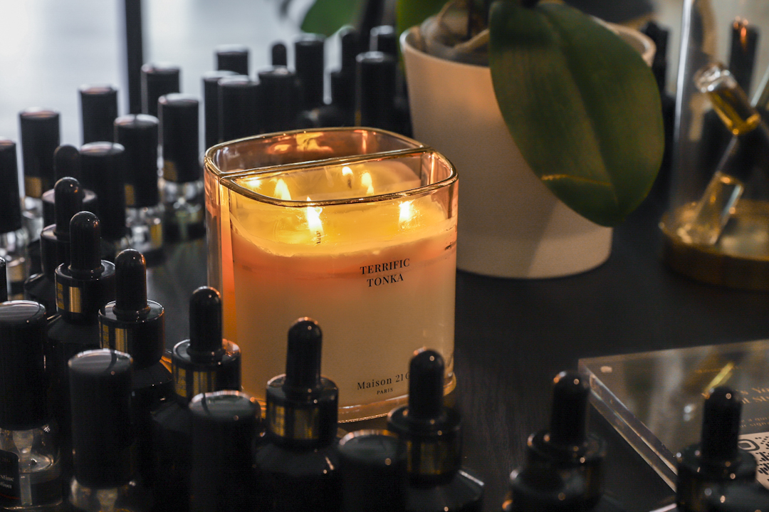 Half Moon Dual Candle with Cedar and Tonka scented candles from Maison 21G
