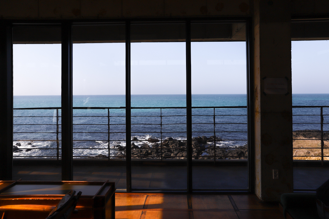 [REVIEW] Ultramarine Jeju – Seaside cafe in the west of Jeju Island
