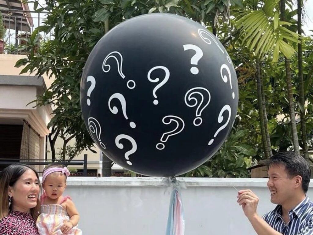 Gender reveal balloons for delivery in Singapore. BoBoChaCha also has Happy Birthday balloons and Get Well Soon balloons for same day delivery in Singapore
