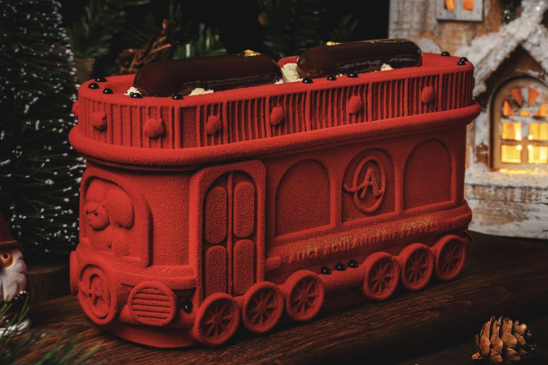 11 log cakes in Singapore with the most unique flavours & design