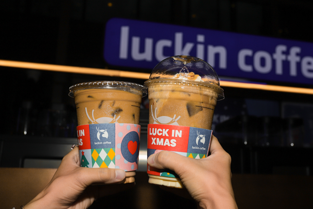 luckin coffee launches 1 for 1 promo & new Christmas drinks