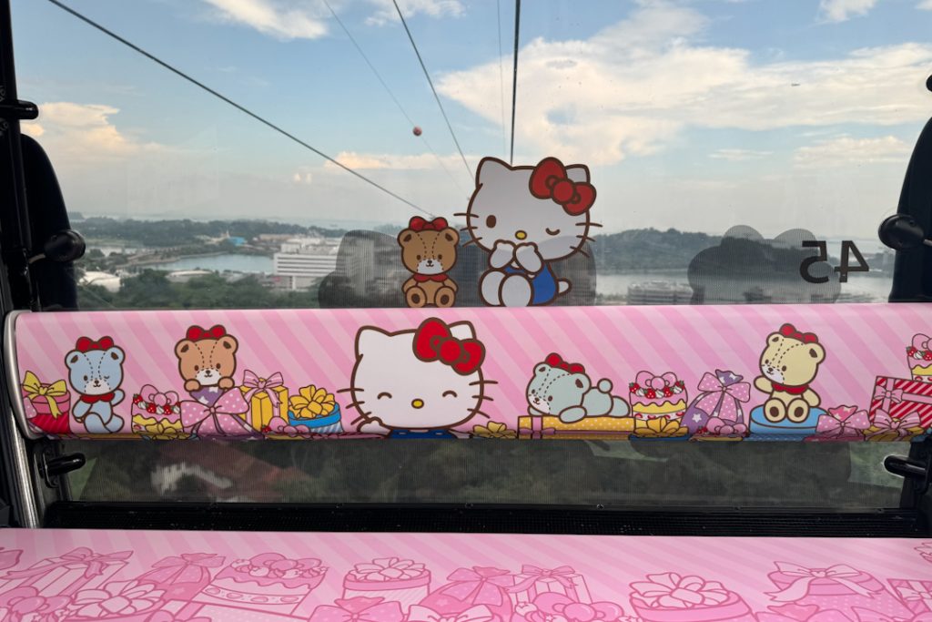hello kitty cabin - pink