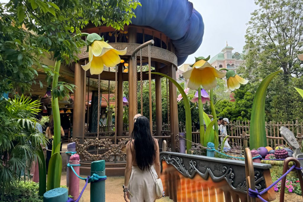 Queueing up for Fairy Tinker Bells Busy Buggies ride