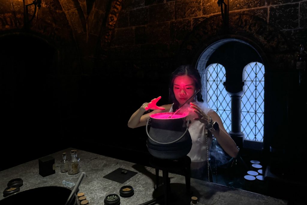 Moving potions pot in Snape's Potions Class