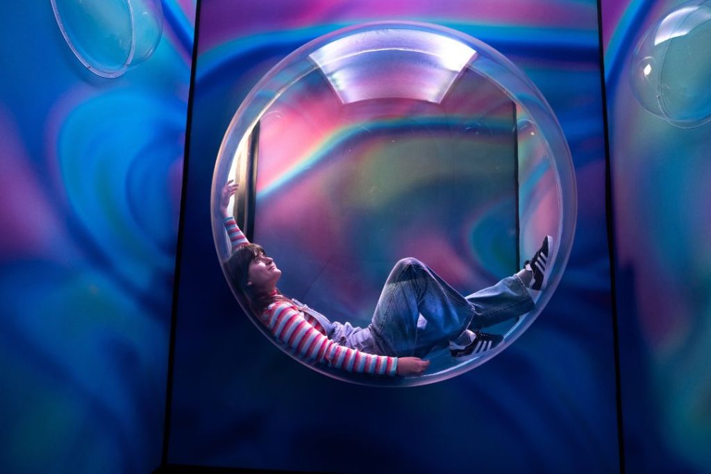 Giant bubble installation for photos