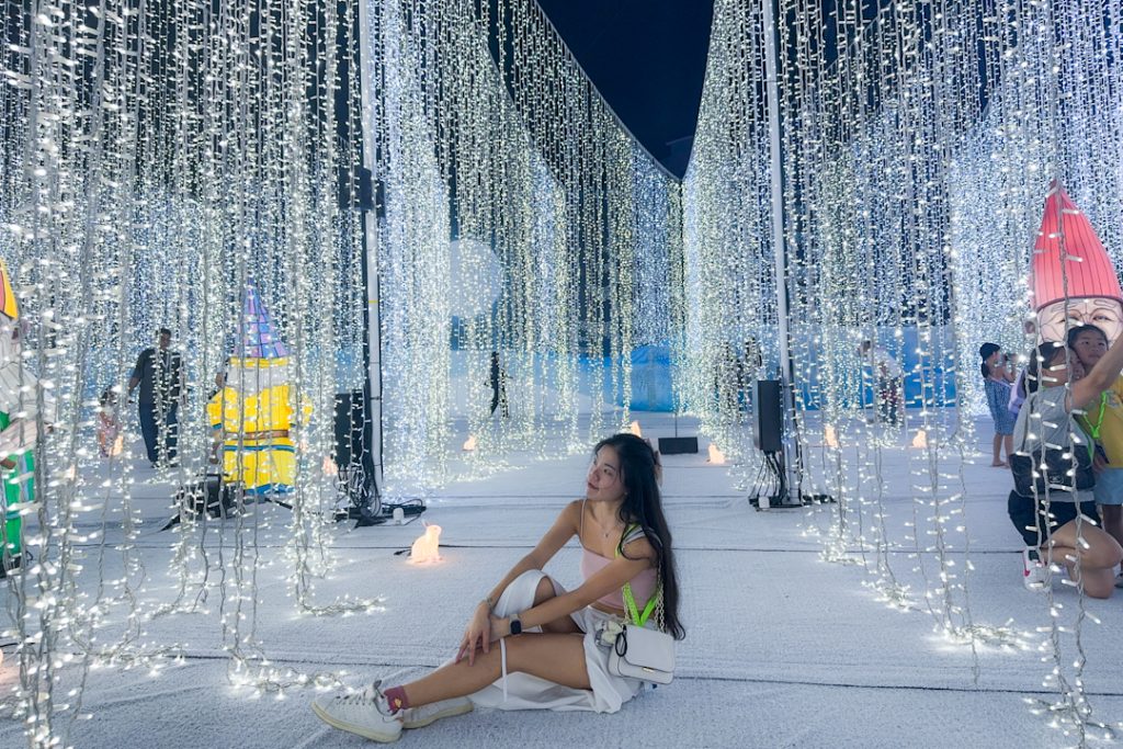 Wall of Lights at illumi Singapore