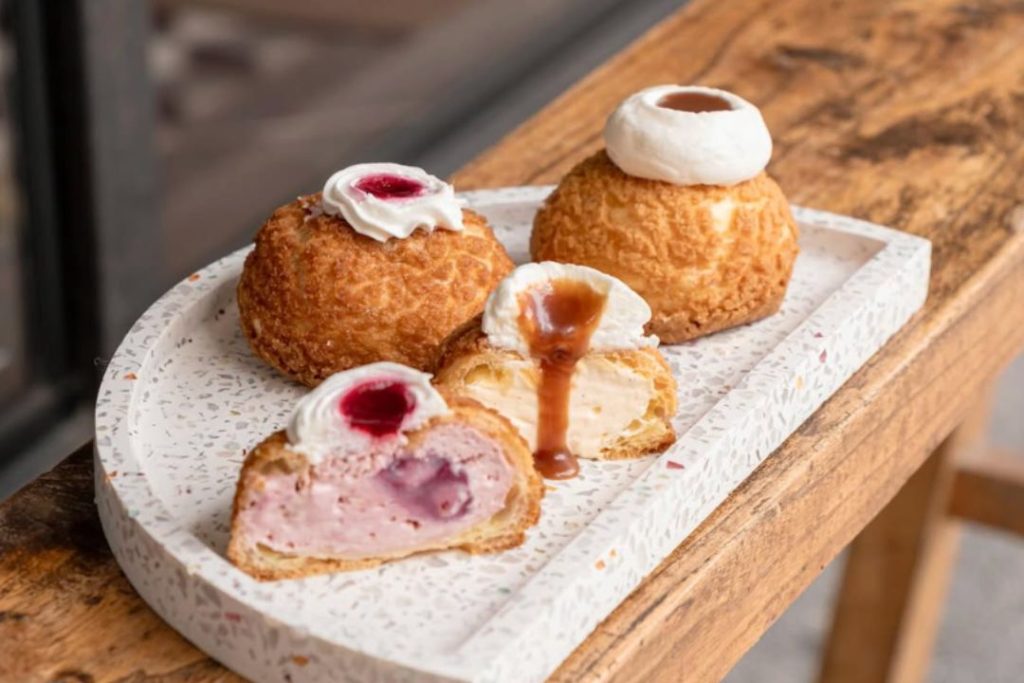 Raspberry Lychee Bom, Vanilla Salted Caramel Bom. Two picks on opposite ends of the flavour spectrum, but both equally delightful for your taste buds.
