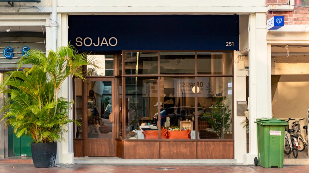 A home goods store with luxury organic cotton .