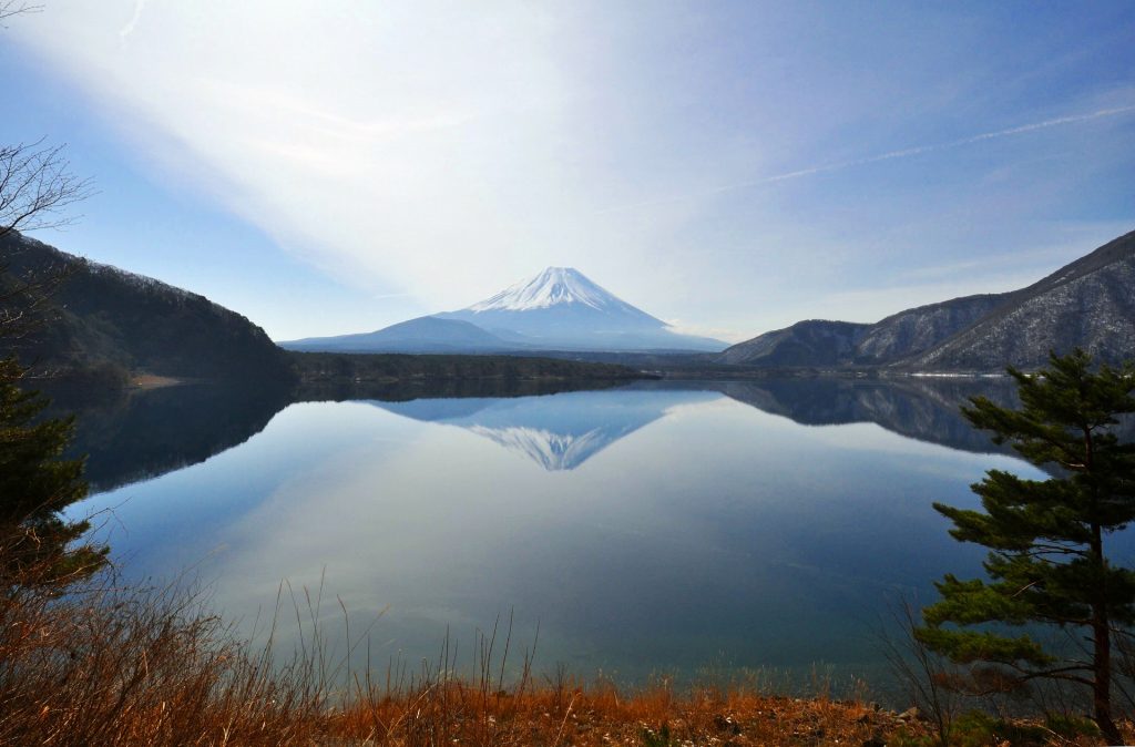 Lake Motosu clear view of Fuji