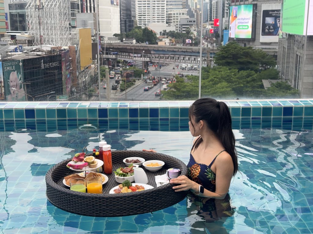 Floating Breakfast in Bangkok - Hotel Clover Asoke