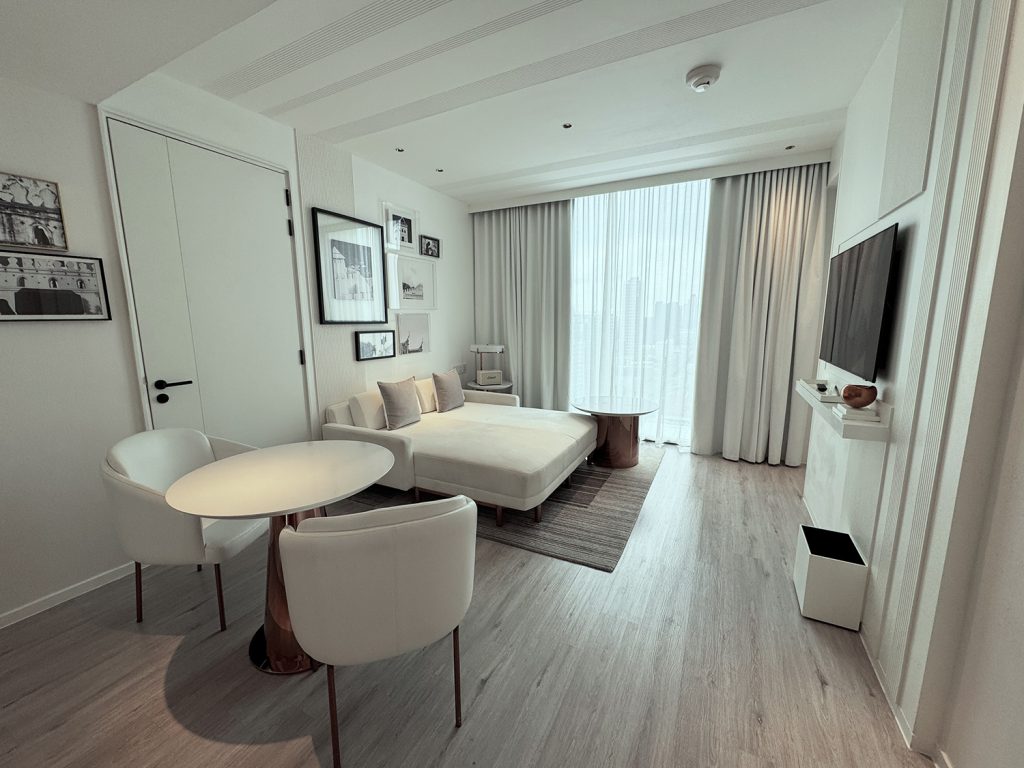 Melia bangkok hotel Townhouse Suite photo review