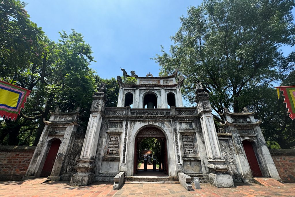 Temple of Literature entrance photo