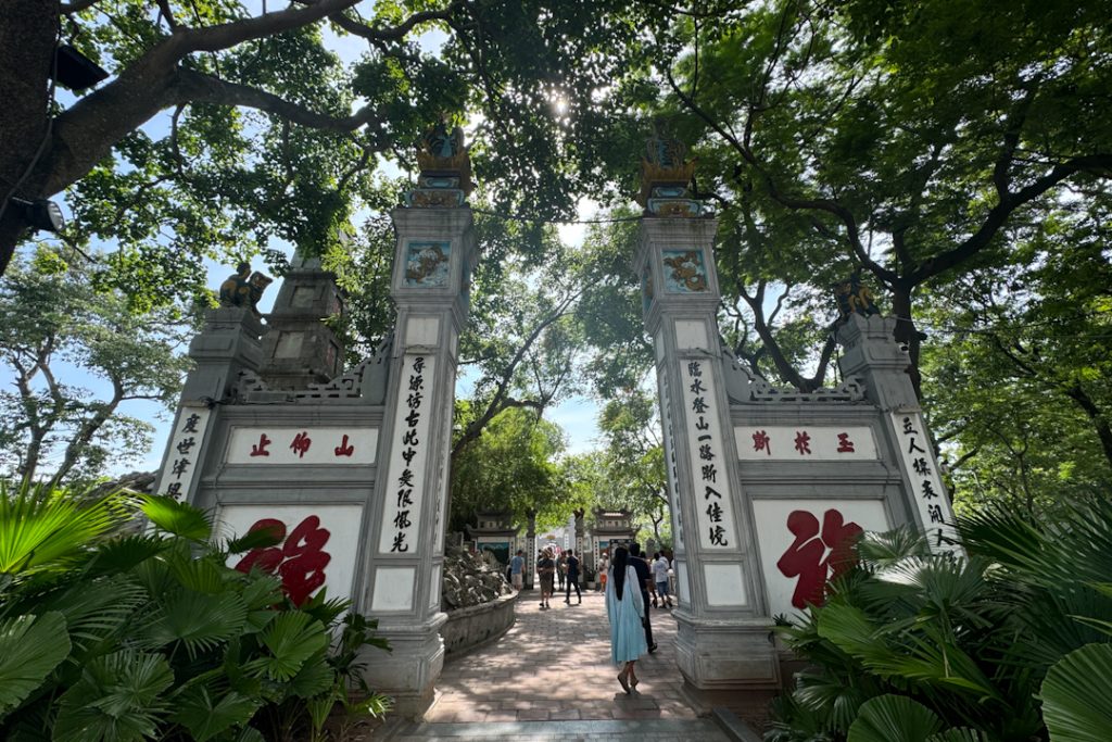 Ngoc Son Temple entrance photo