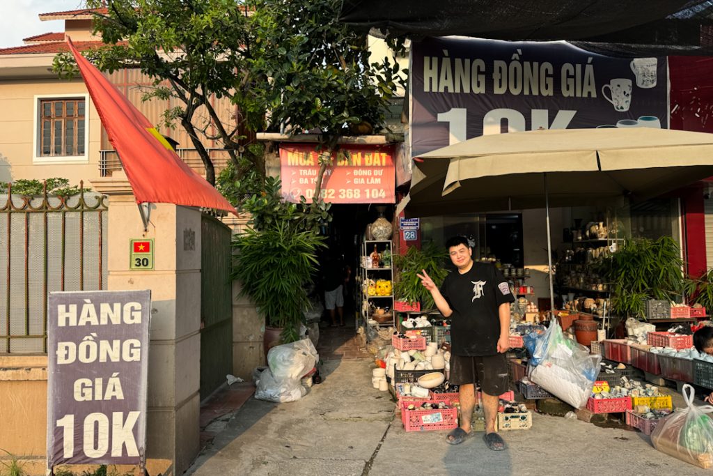 10k ceramic shops outside Bat Trang Ceramic Village