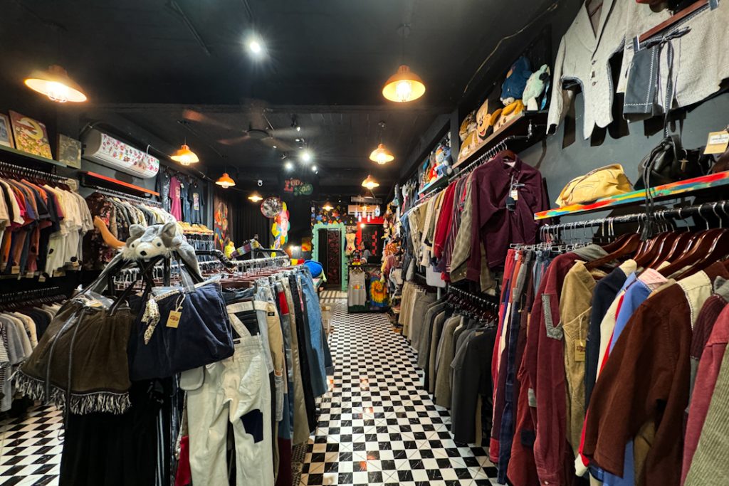 Lon Xon Secondhand Apparel at Hanoi Old Quarter