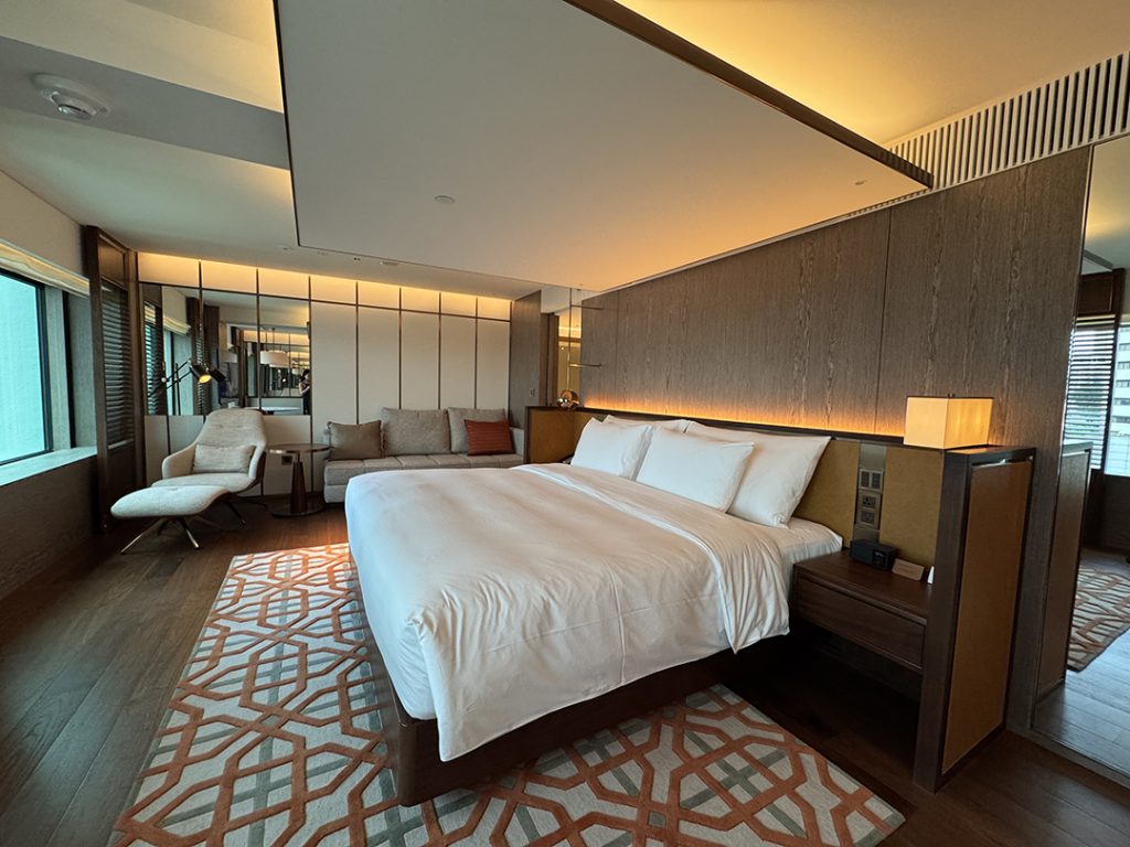 Deluxe King rooms at Grand Hyatt (new reno)