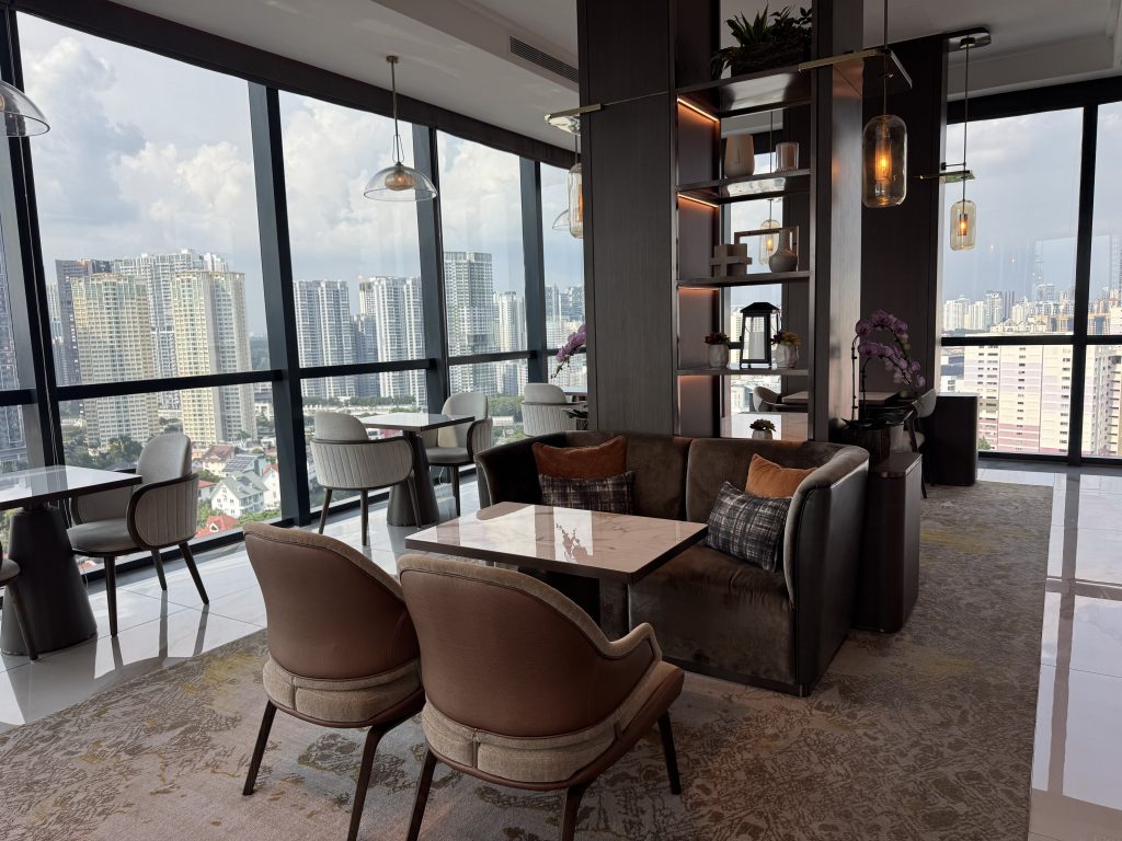 Momentus Club Lounge