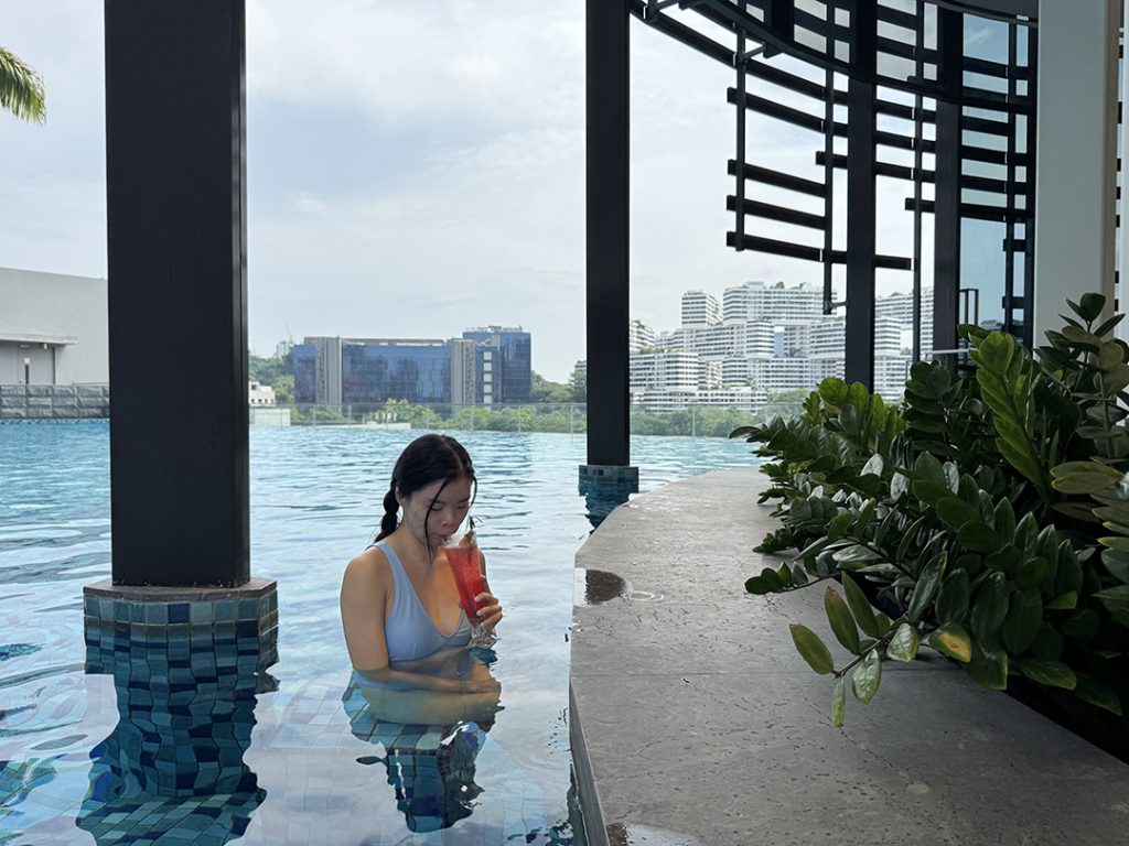 Infinity pool at Momentus Hotel Alexandra