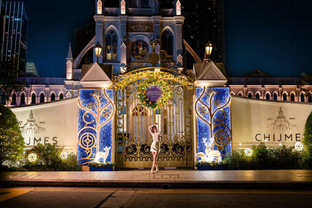 Chijmes Christmas light up