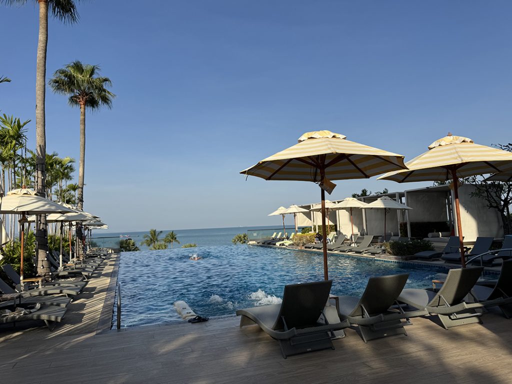 Infinity pool photo at Holiday Inn Pattaya