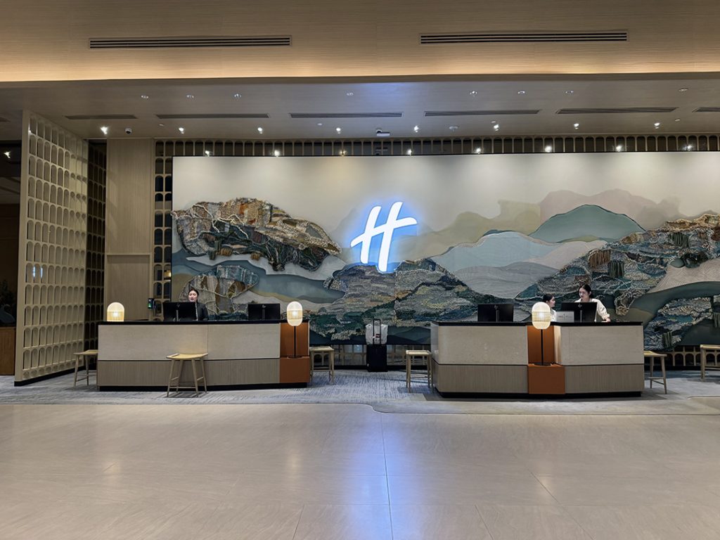 Holiday Inn Pattaya lobby photo