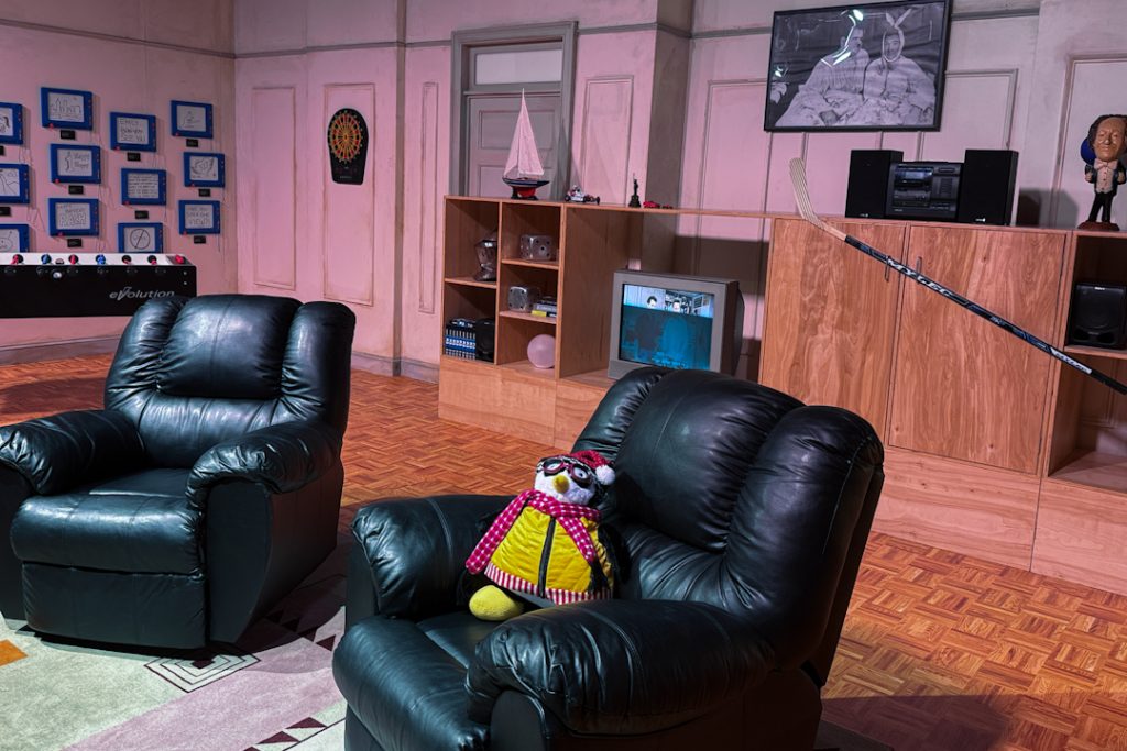 Joey and Chandler's apartment set