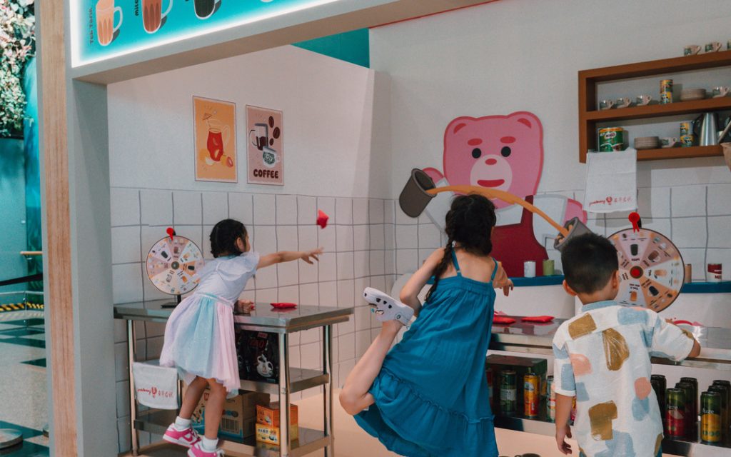 Kids playing at Bellygom Hawker Festival
