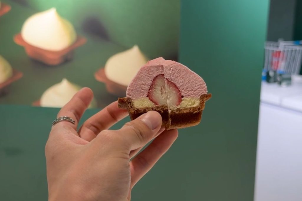 RED Strawberry cross section. Cheese Wonder review