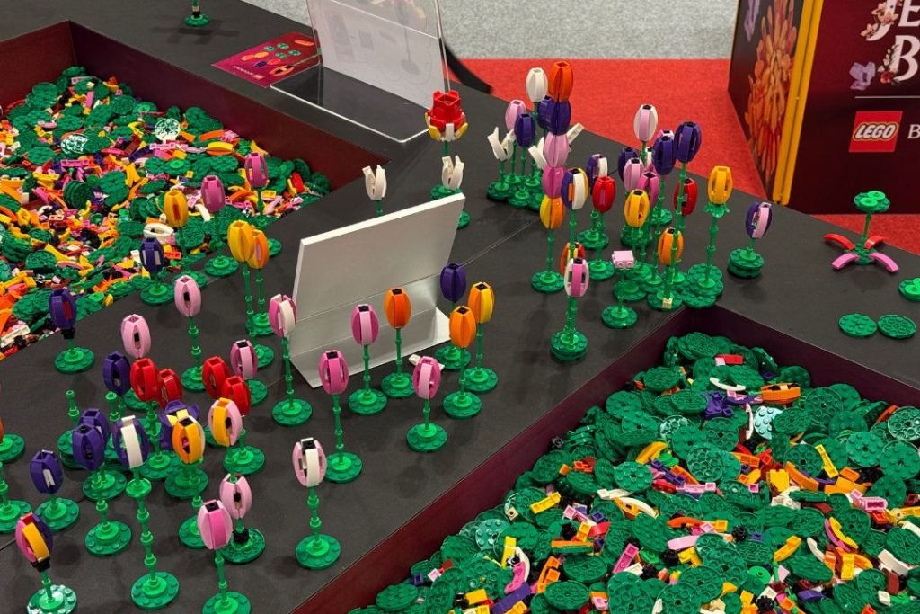 Build your own LEGO flowers at Jewel LEGO pop-up