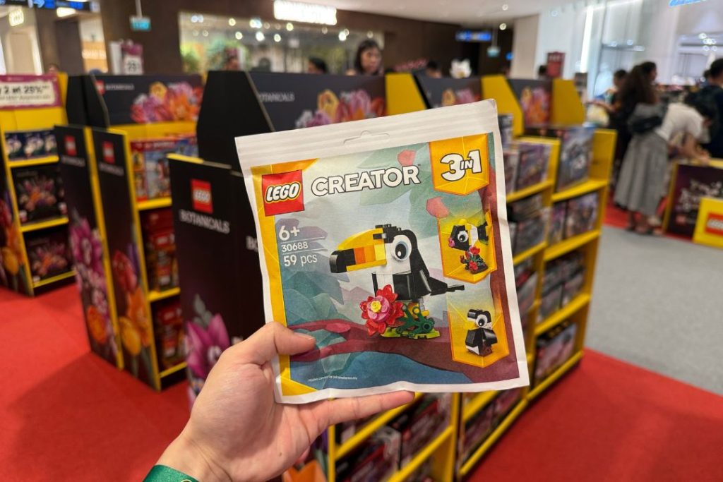 Toucan LEGO redemption for stamp rally at Jewel