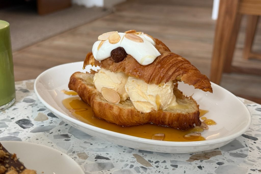 Ricotta Honeybutter & Ice Cream croissnat