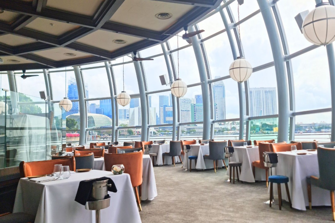 Monti restaurant Fullerton Pavilion Collyer Quay Singapore F1 circuit glass pavilion terrace