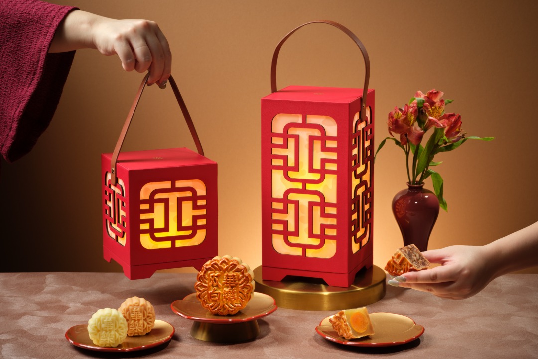 Carlton Hotel Singapore Wah Lok lantern mooncake box 2026