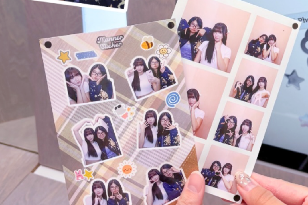 Photomanner Funan Sticker-themed photo booth